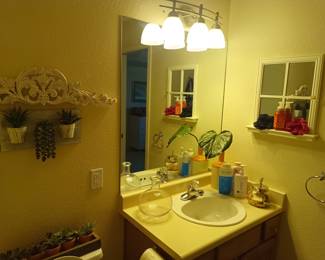 More bathroom decor