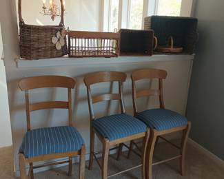 Tall chairs and baskets