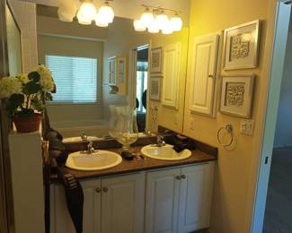 More bathroom decor