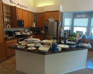 Lots of kitchen items