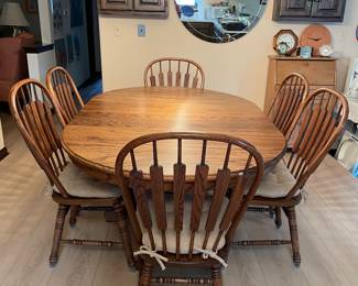 Wood dining set with table pads