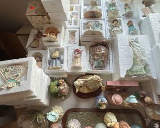 Bogart doll figures - all
Have boxes. Some still in boxes. Extensive collection 