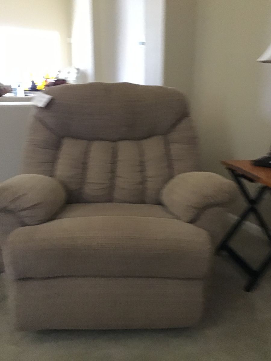 Very comfortable recliner in excellent condition