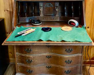 Antique Mohagany Governor Winthrop Drop Front Ball and Clawfoot Desk -.
Serpentine Front, Dovetail finish. Original brass hardware. 4 Lower drawers. Lots of storage in the top with cool hidden spots behind the columns.
Measures overall: 42.5"h x 37.5"w (base) x 20"d