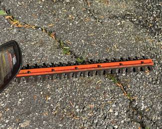 Black & Decker 22 Inch Corded Electric Hedge Trimmer
