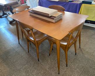 Vintage Mid-Century Modern Dining Room Table W/ 6 Chairs, 2 Leaves, & All Table Pads