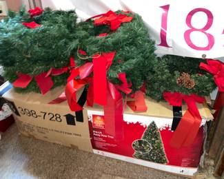 Christmas Decor (Wreaths, Tree, Etc.)