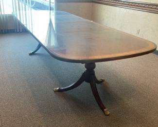 BEAUTIFUL Executive Dining Room/Conference Table W/ Inlaid Wood Trim & Brass Capped Legs (Ethan Allen)