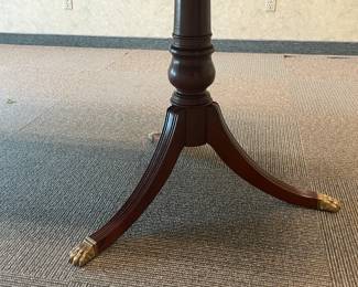BEAUTIFUL Executive Dining Room/Conference Table W/ Inlaid Wood Trim & Brass Capped Legs (Ethan Allen)