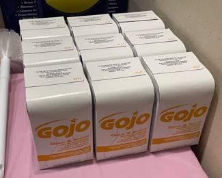 BRAND NEW Gojo Gold & Klean Antimicrobial Lotion Soap