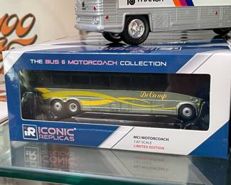 DeCamp Bus Lines MCI Motorcoach 1:87 Scale Limited Edition Boxed Toy