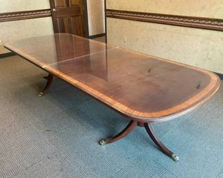 BEAUTIFUL Executive Dining Room/Conference Table W/ Inlaid Wood Trim & Brass Capped Legs (Ethan Allen)