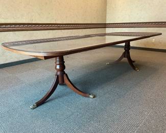 BEAUTIFUL Executive Dining Room/Conference Table W/ Inlaid Wood Trim & Brass Capped Legs (Ethan Allen)