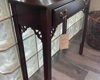 Wooden End Table W/ 1 Drawer, Brass Hardware, & Carved Corners (Ethan Allen)