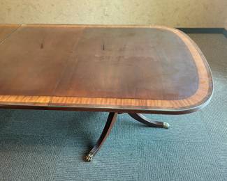 BEAUTIFUL Executive Dining Room/Conference Table W/ Inlaid Wood Trim & Brass Capped Legs (Ethan Allen)