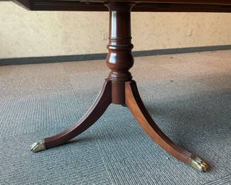 BEAUTIFUL Executive Dining Room/Conference Table W/ Inlaid Wood Trim & Brass Capped Legs (Ethan Allen)