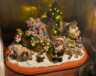 Christmas Boyd's Bears Light-Up Diorama Scene