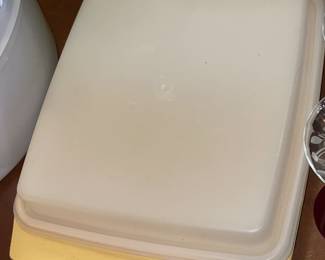 Vintage Tupperware Container (CLEAN)