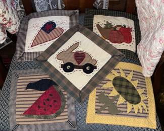Quilt-Like Seasonal Pot Holders