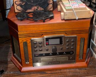 Vintage Style Turntable/CD/Cassette Player Combo