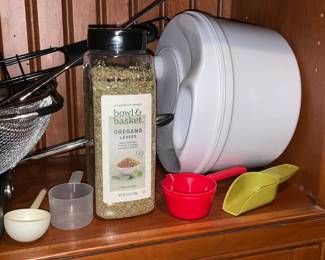 Mini Measuring Cups W/ Salad Spinner