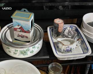 Vintage Ivy Patterned Tin Bowls