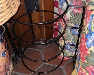 Black Metal Pie Rack