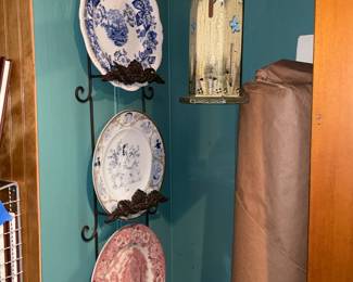 Decorative Plate Holder W/ Plates