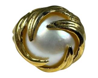 10kt Yellow Gold Button Pearl Ring