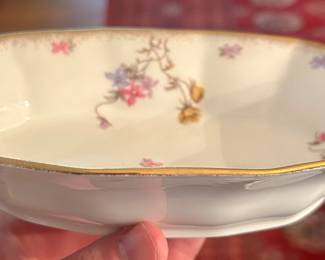 Violets Pompadour Royal Stratford Bone Chine