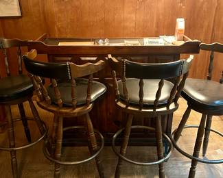 Bar with 4 stools