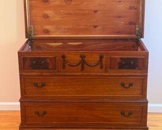 Roos Sweetheart Cedar Chest