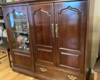 Storage / entertainment