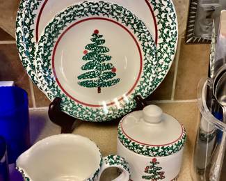 FURRO Christmas tree dinnerware 12 dinner plate plates, 11 salad, cream and sugar 1 platter