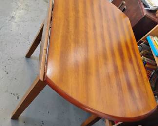 Kitchen table and 2 chairs  drop leaf great for small kitchen $75