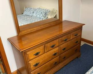 140 Maple 8Drawer Lowboymin