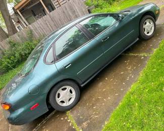 140 1997 Ford Taurus GL Starboardmin