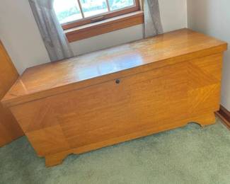 140 Lane MCM Vintage Cedar Chestmin