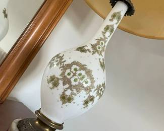 140 Tyndale Vintage Satin Glass Floral Table Lampmin