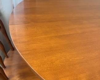 140 Maple Dining Tabletop Detailmin