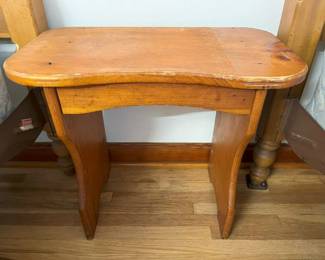 140 Rustic Knotty Pine Accent Tablemin