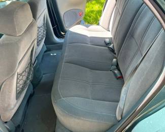 140 1997 Ford Taurus GL Rear Seatmin