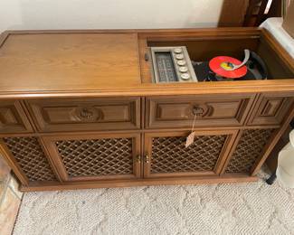 seems to be working !! on this vintage stereo console