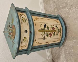Corner storage table