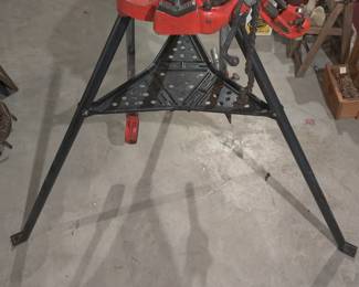Trisatand chain vise