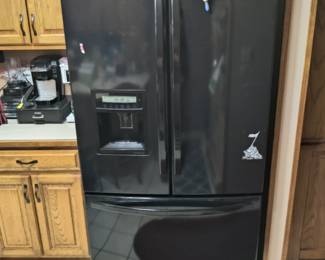 Kenmore elite refrigerator, very good condition. has ice and water hookup