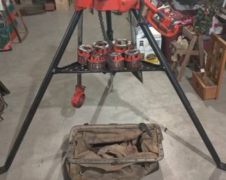 tristand chain vise with dies oil bucket and bag for the dies