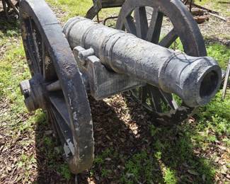 Field Cannon Reproduction (concrete)