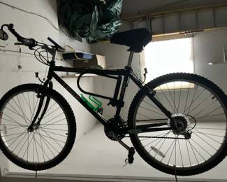 TREK MOUNTAIN BIKE