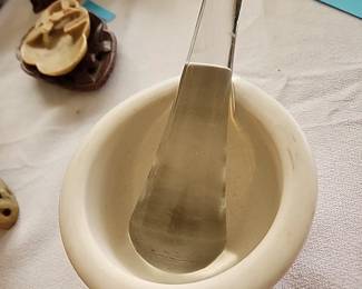 Morter and pestle acid free
